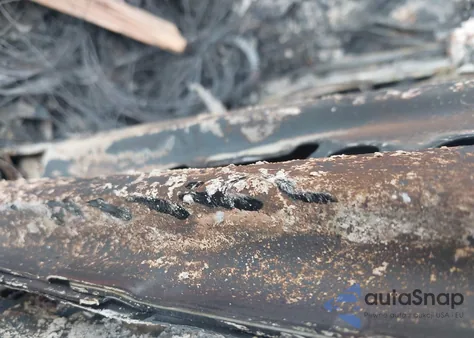 2018 Chevrolet Equinox Premier z USA, uszkodzony, nr VIN 3GNAXMEV4JL363618